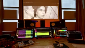 Regieplatz während der finalen Mischung des Films „Schwarzer Weg“